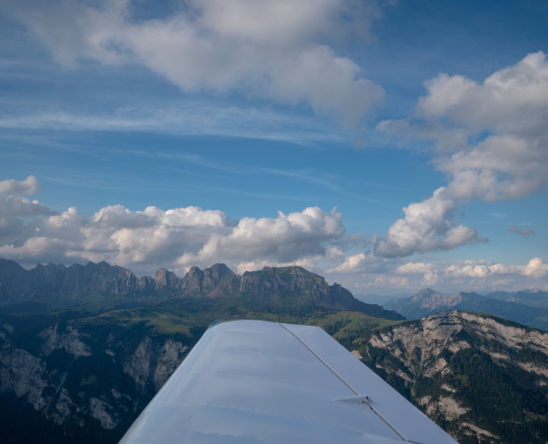 Günstige Rundflüge Schweiz - Fliegen Sie kostengünstig mit Rundflug Winger